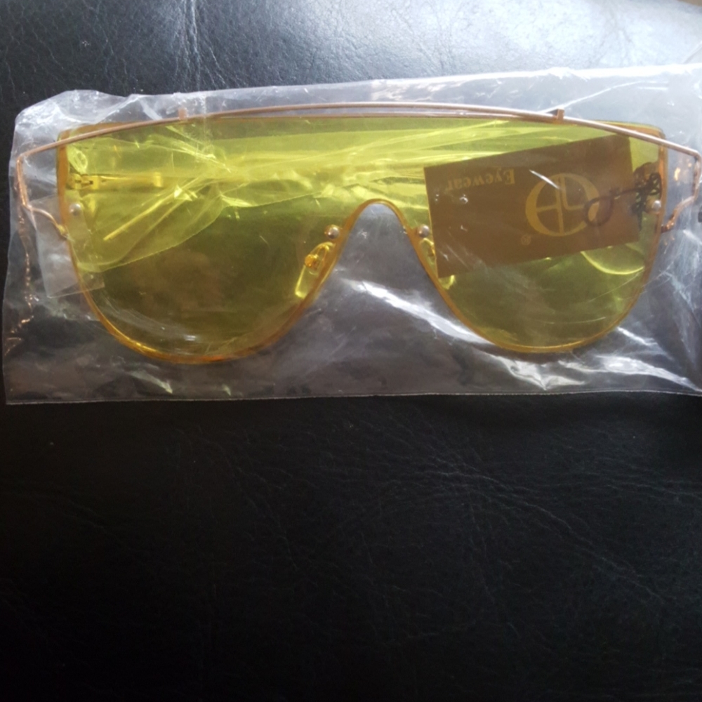 Goldtone rimmed yellow lens sunglasses nwt - Picture 3 of 6